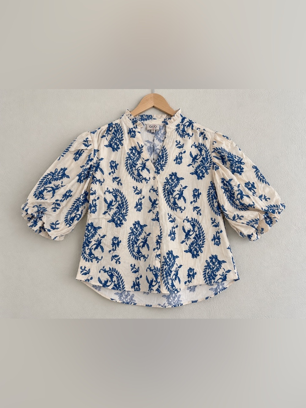 NWT GiGio Plus XL Cream Blue Floral Paisley Blouse Ruffle Neck Puff Sleeve